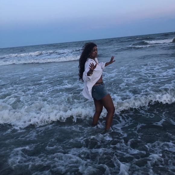 Meet your Posher, Dee-dee - Picture 12 of 13